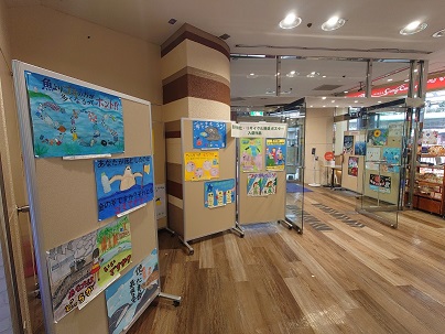 藤沢市美化・リサイクル推進ポスター受賞作品を湘南藤沢オーパ 1階正面入口横にて展示します